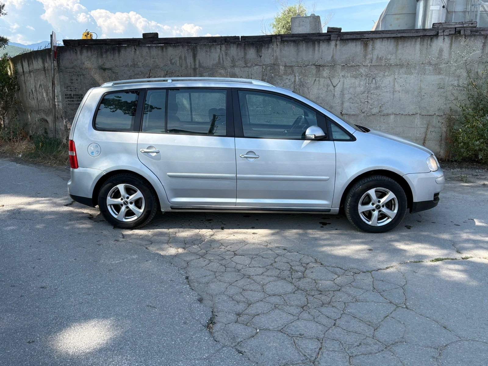 VW Touran 1.9, снимка 5 - Автомобили и джипове - 55733630