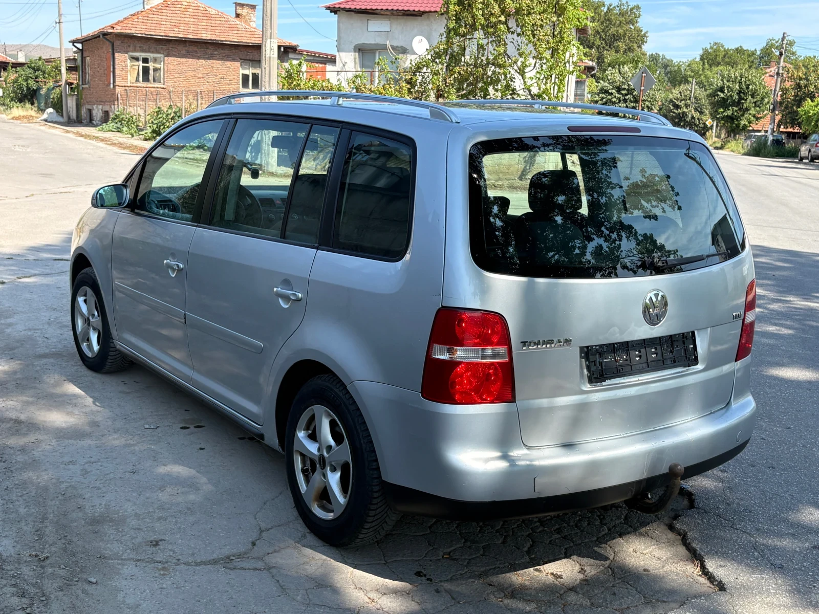 VW Touran 1.9, снимка 4 - Автомобили и джипове - 55733630