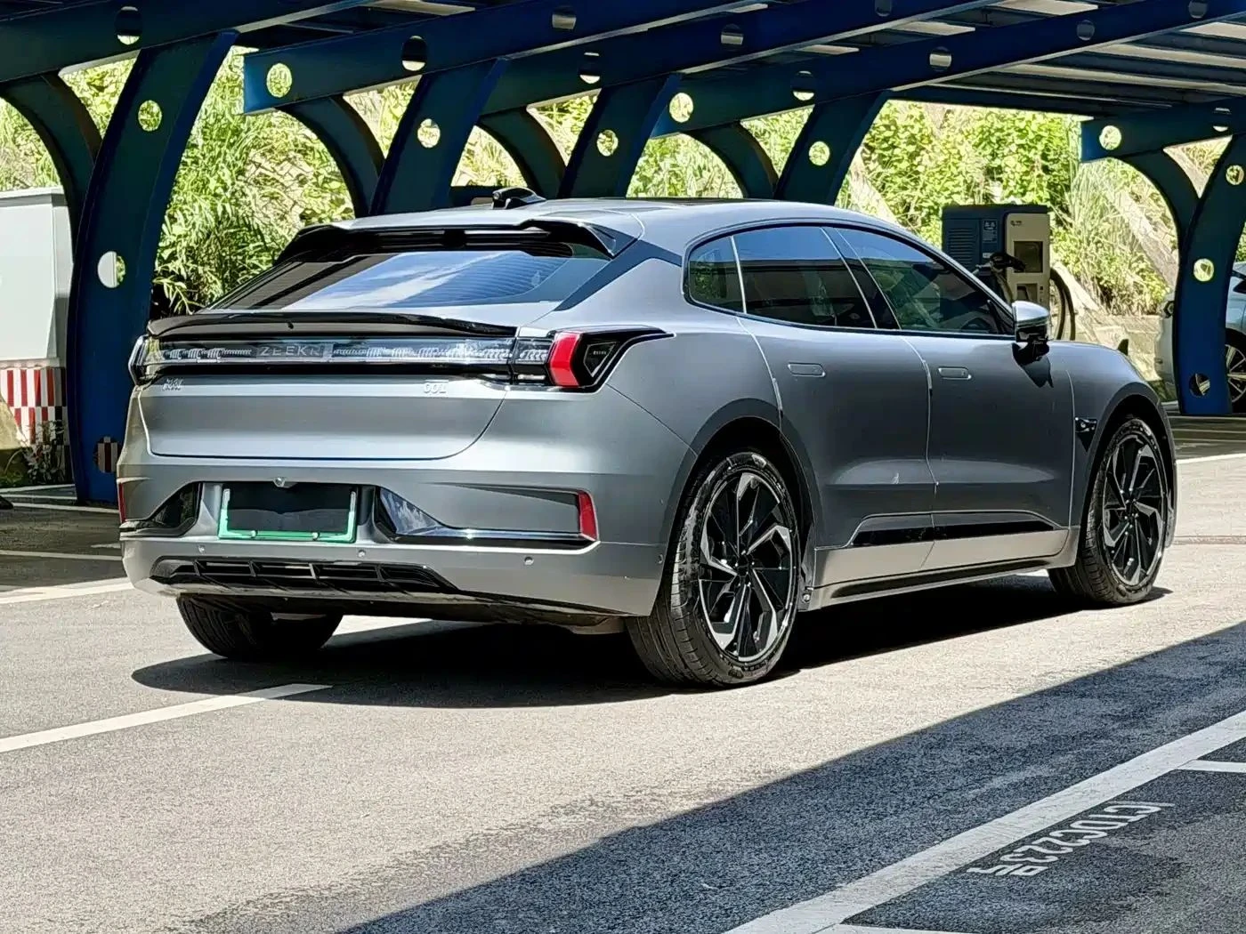 Zeekr 001, снимка 4 - Автомобили и джипове - 56711134