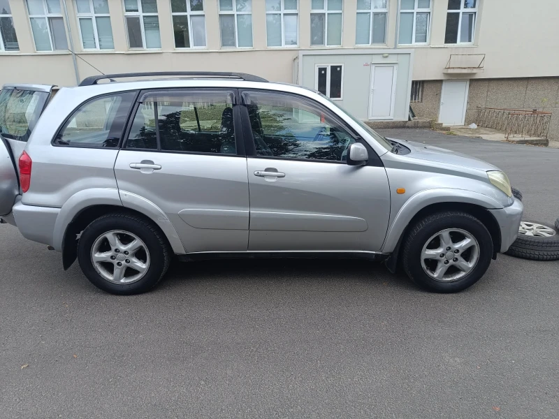 Toyota Rav4, снимка 2 - Автомобили и джипове - 47303405