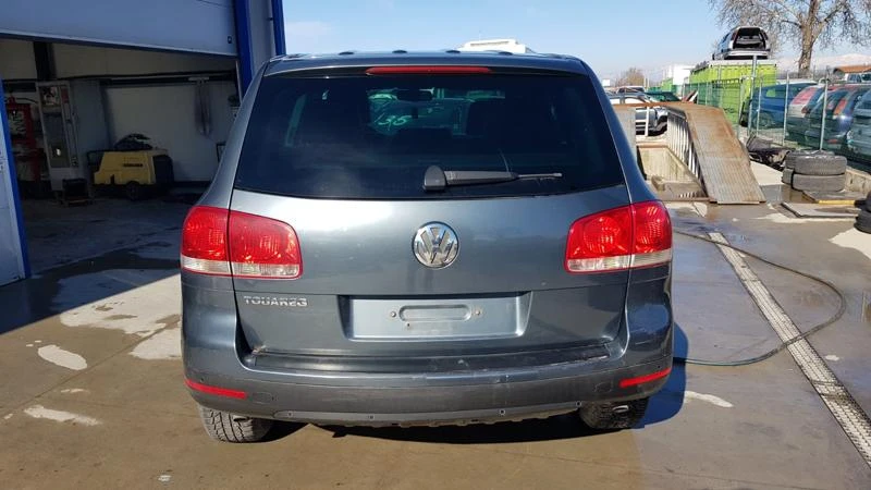 VW Touareg, снимка 3 - Автомобили и джипове - 35671365