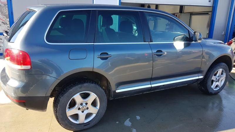 VW Touareg, снимка 10 - Автомобили и джипове - 35671365