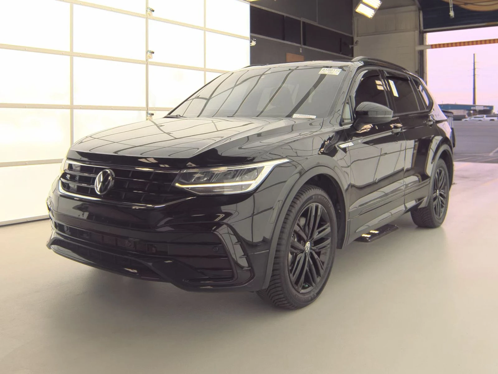 VW Tiguan SE R-Line Black