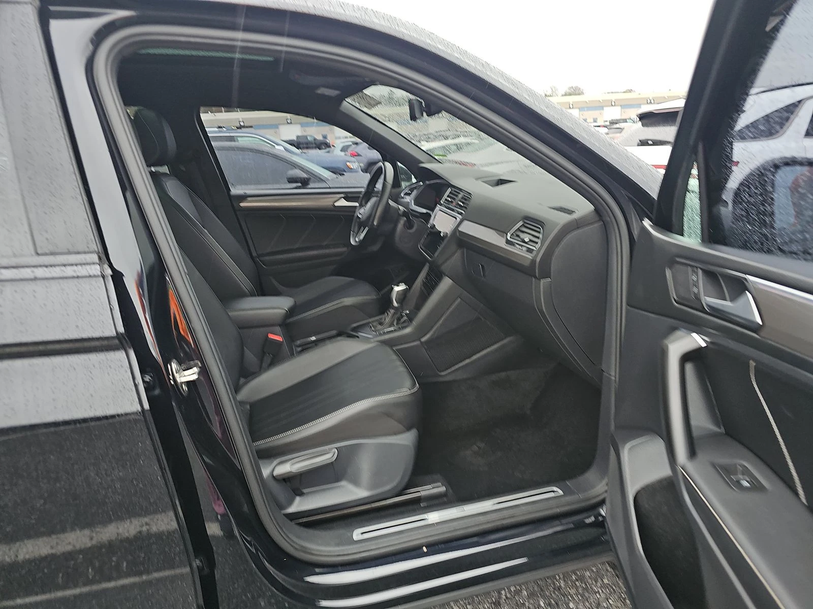 VW Tiguan SE R-Line Black, снимка 12 - Автомобили и джипове - 53712748