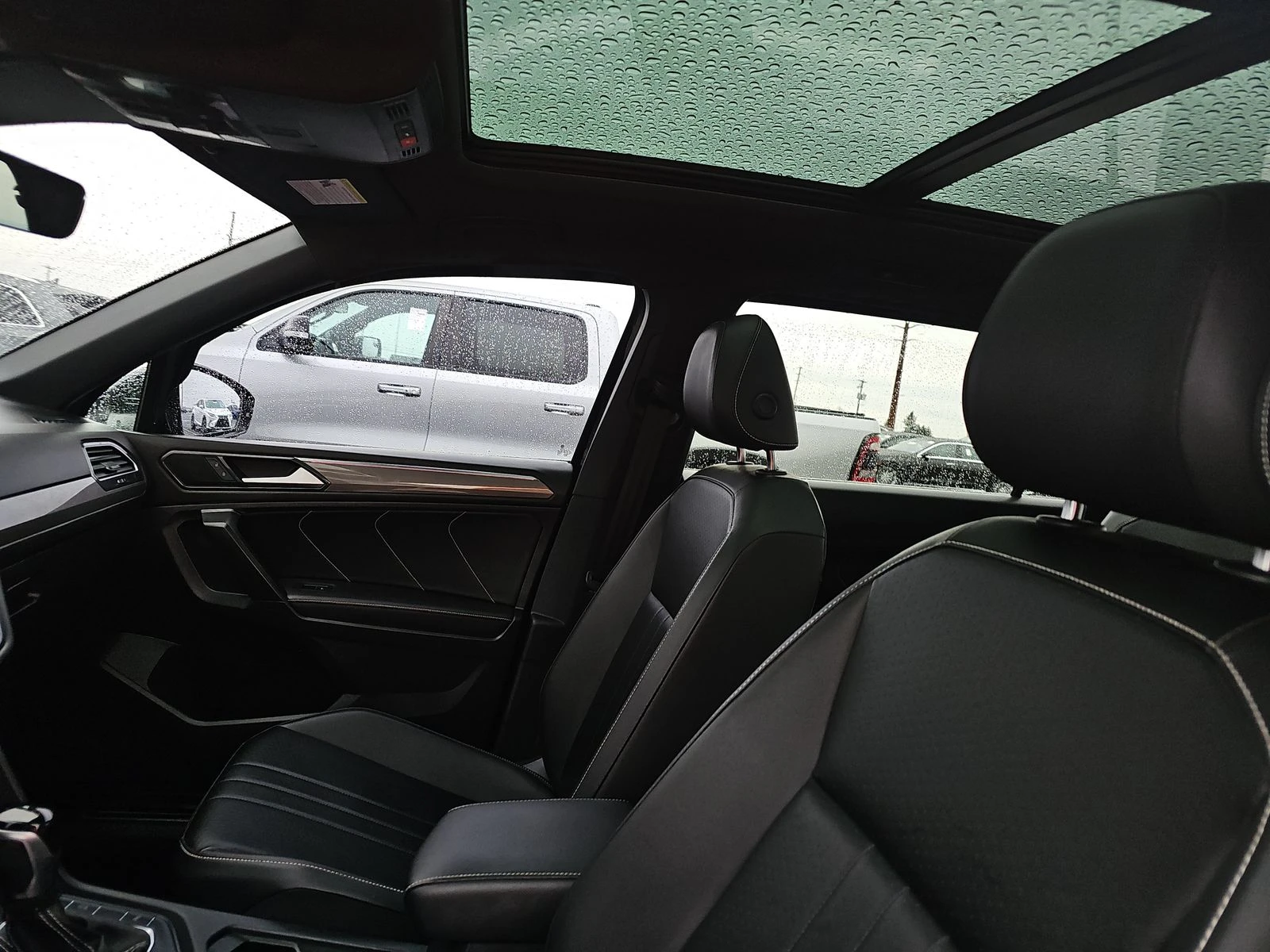 VW Tiguan SE R-Line Black, снимка 10 - Автомобили и джипове - 53712748