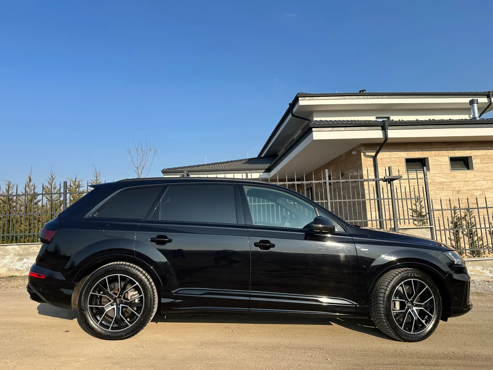 Audi Q7  S line Black Optic| Panorama| Massage/HUD, снимка 8 - Автомобили и джипове - 53747674