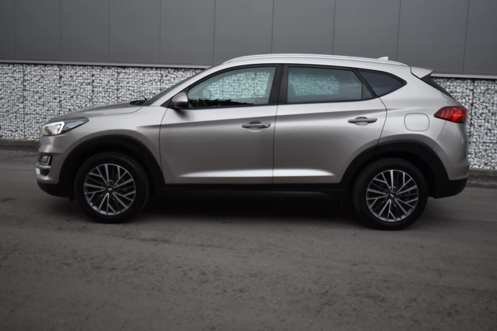 Hyundai Tucson 1.6GRDI/136kc= FACELIFT= EURO6B= KEYLESS= CARPLAY=, снимка 2 - Автомобили и джипове - 53921632