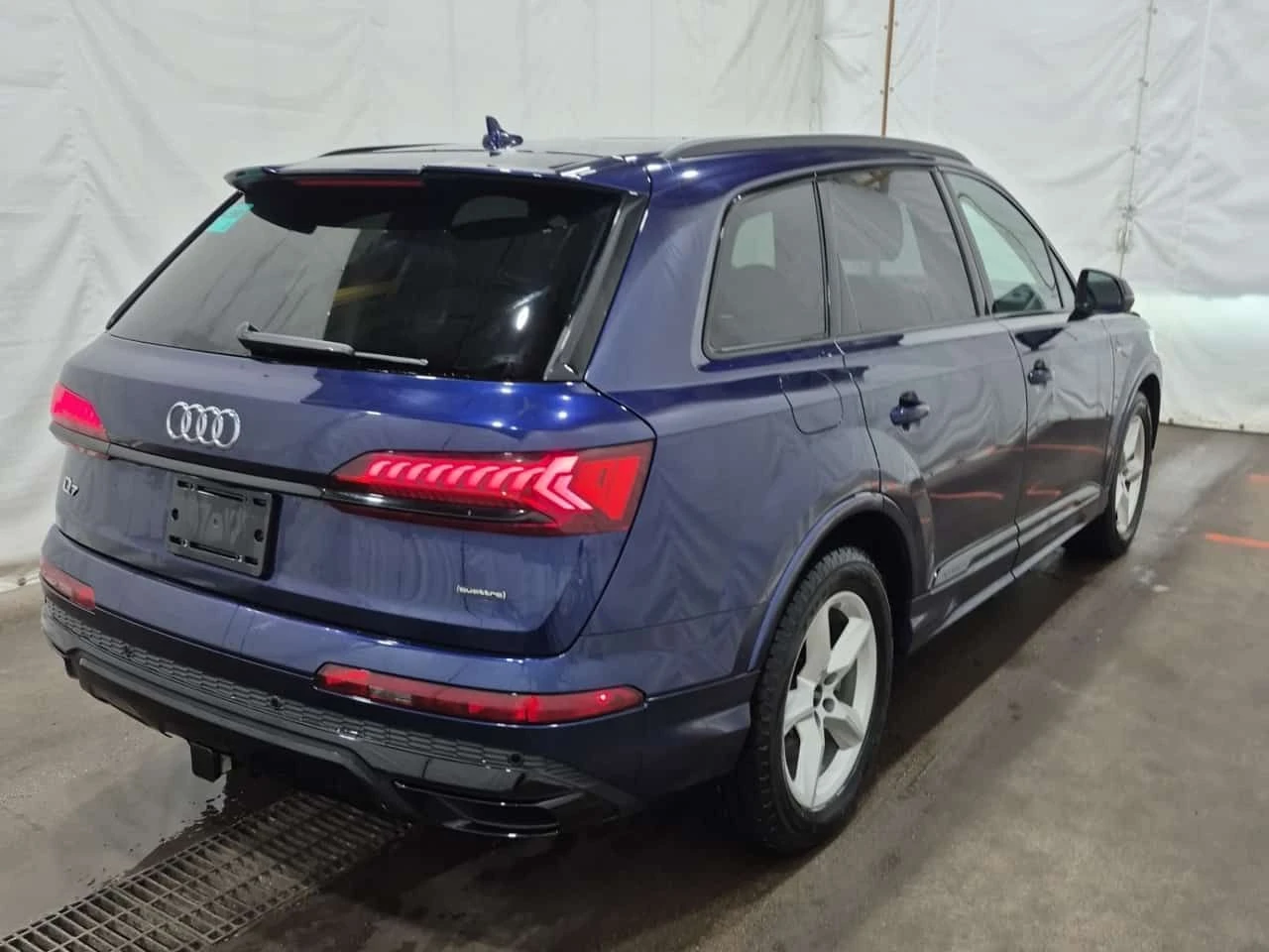 Audi Q7 * KOMFORT * CARFAX * 2 КЛЮЧА * 2 БРОЯ ГУМИ * , снимка 3 - Автомобили и джипове - 54339803