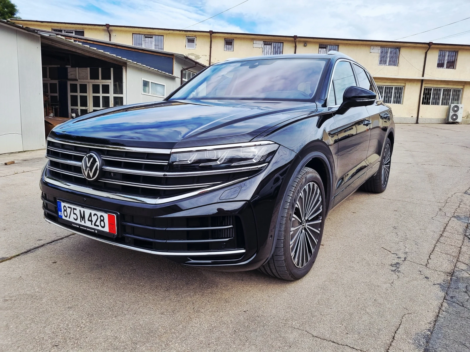 VW Touareg 2024г Face| 3.0V6 Plug in Hybrid| 22 721км| Гаранц
