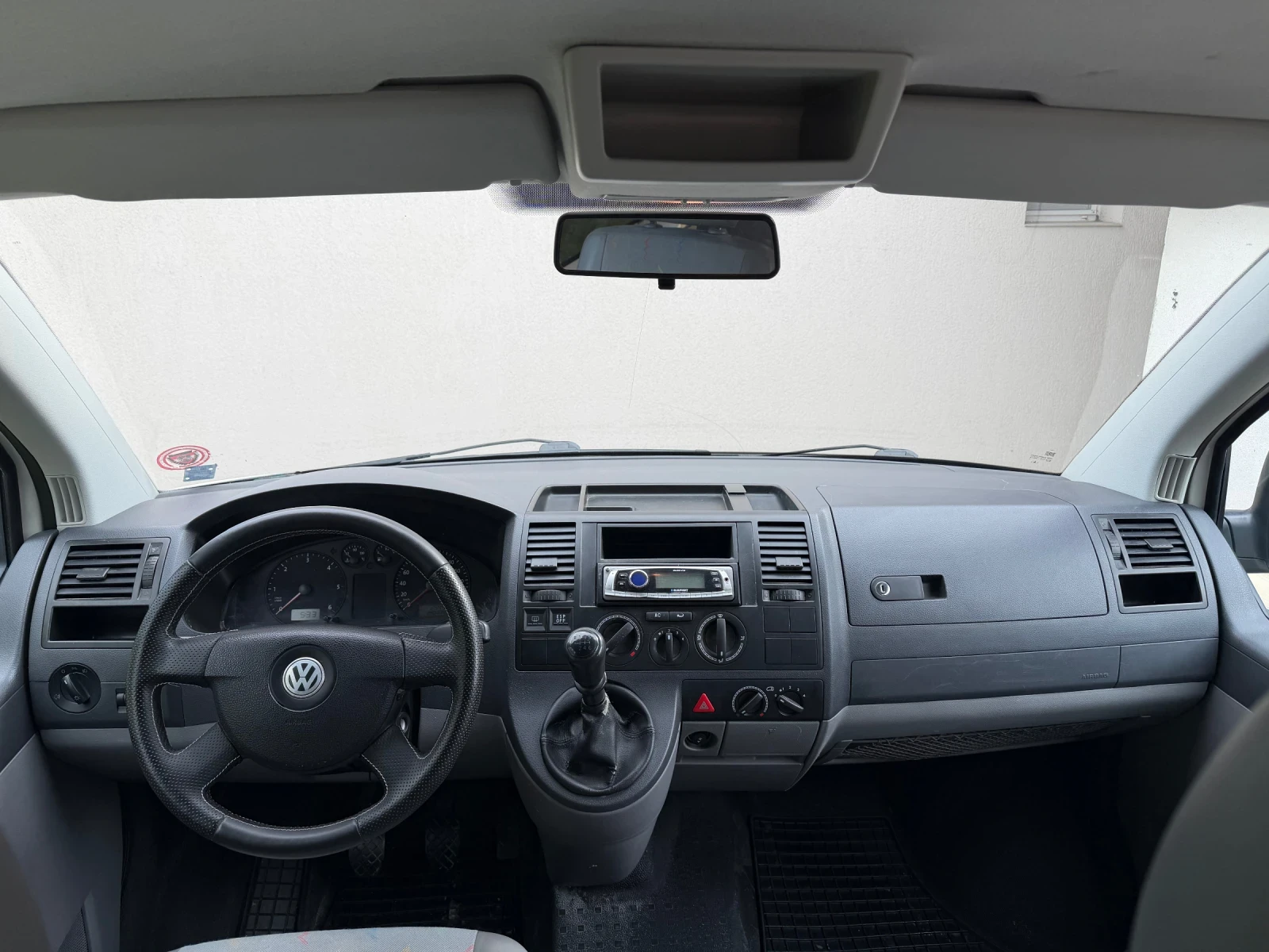 VW T5, снимка 12 - Бусове и автобуси - 54412139