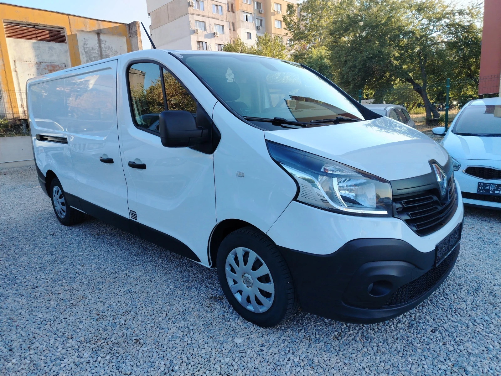 Renault Trafic 1.6dci Хладилен , снимка 2 - Бусове и автобуси - 55737459