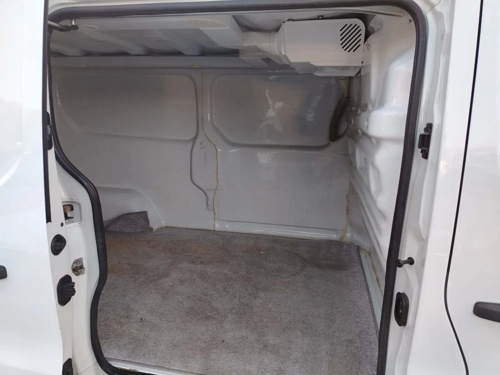 Renault Trafic 1.6dci Хладилен , снимка 8 - Бусове и автобуси - 55737459