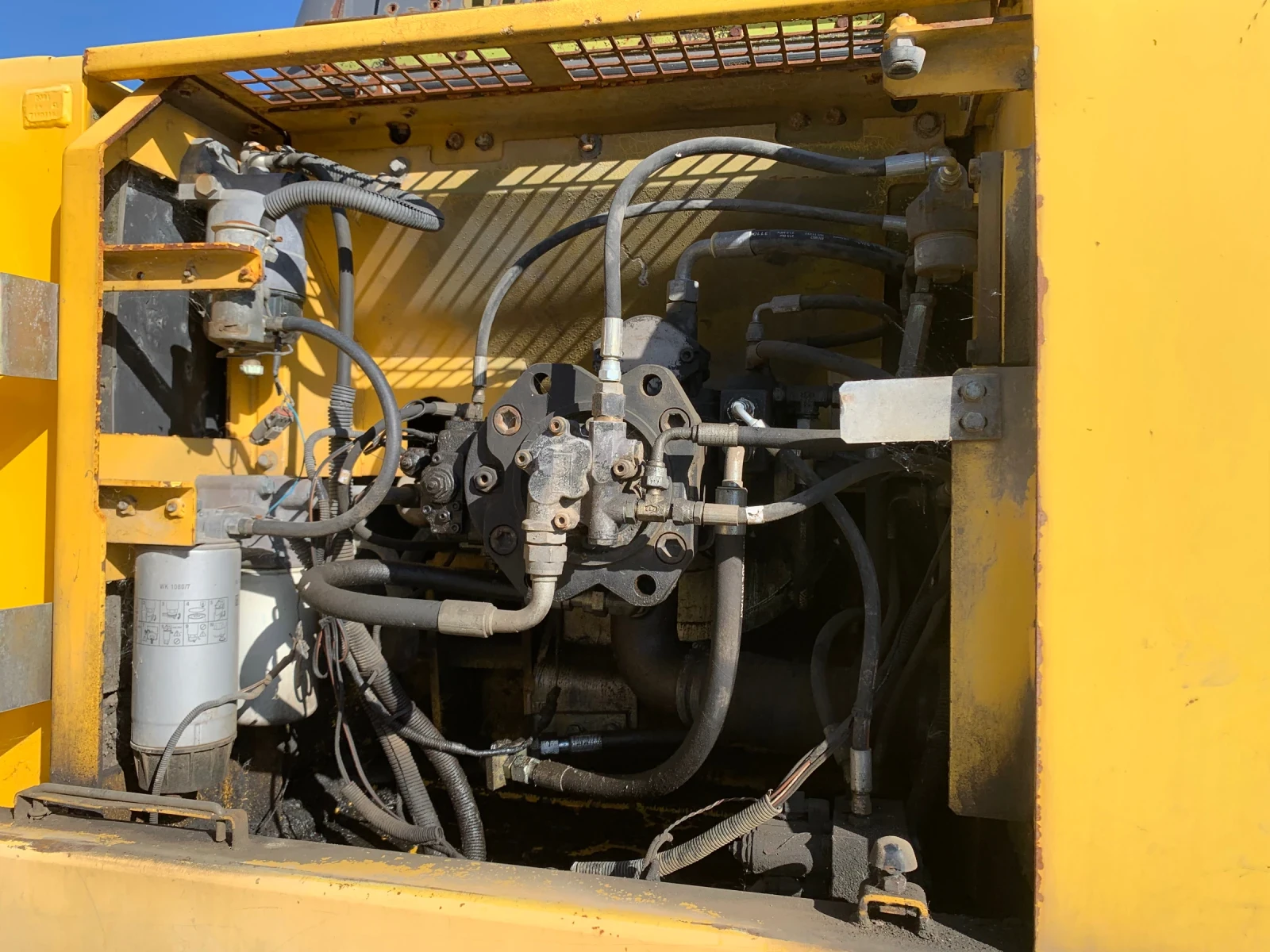 Багер New Holland Kobelco 385, снимка 4 - Индустриална техника - 55436488