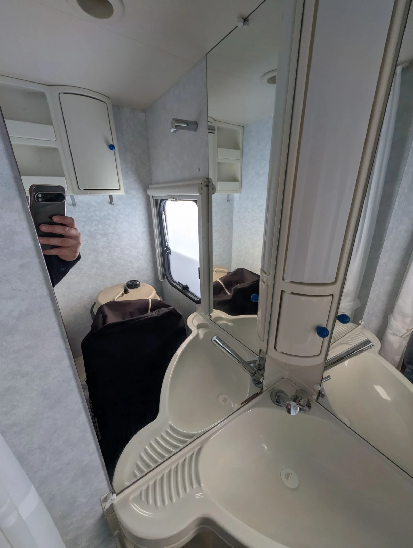 Каравана Adria ALTEA 502, снимка 13 - Каравани и кемпери - 54186197