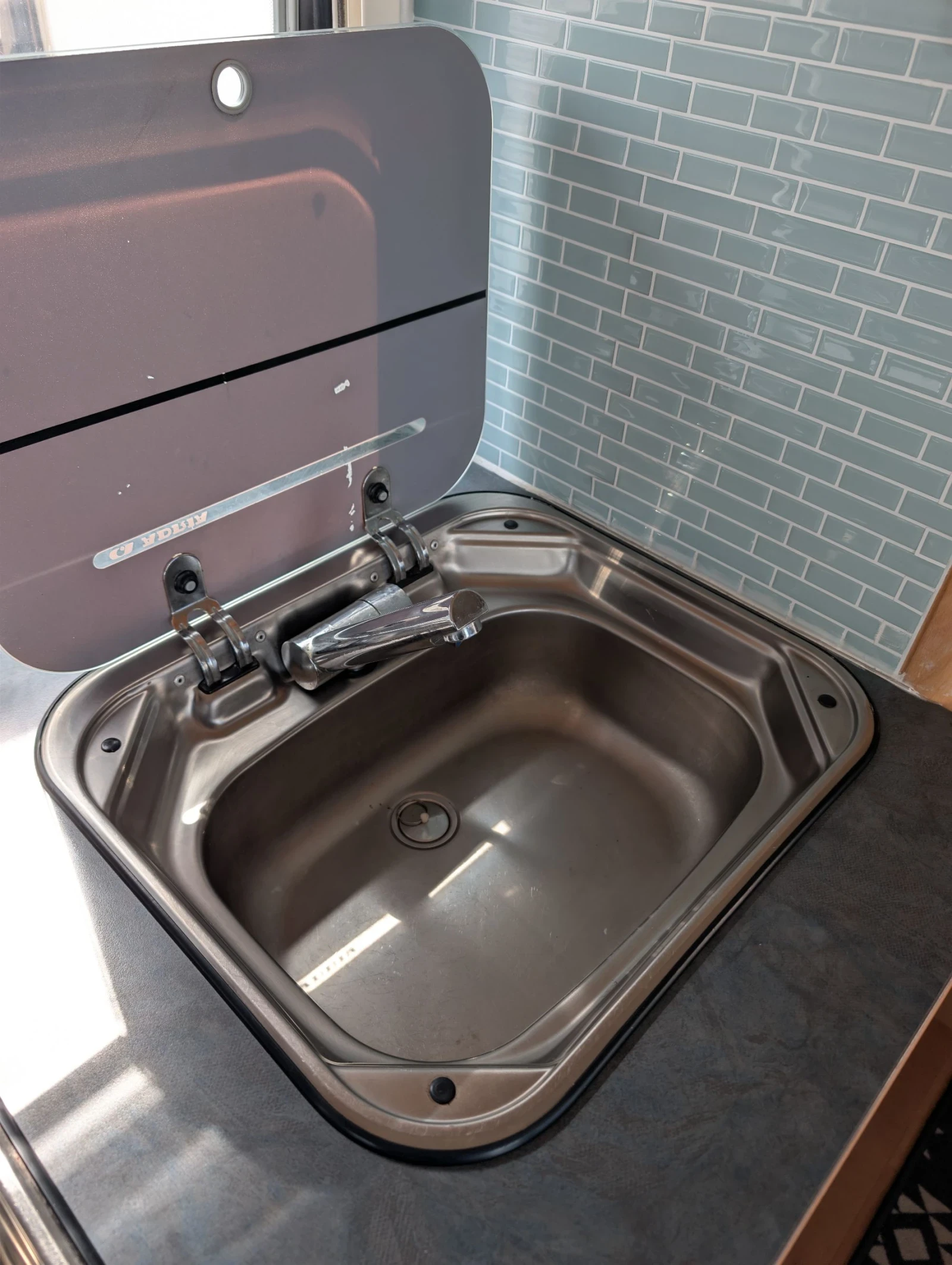 Каравана Adria ALTEA 502, снимка 8 - Каравани и кемпери - 54186197