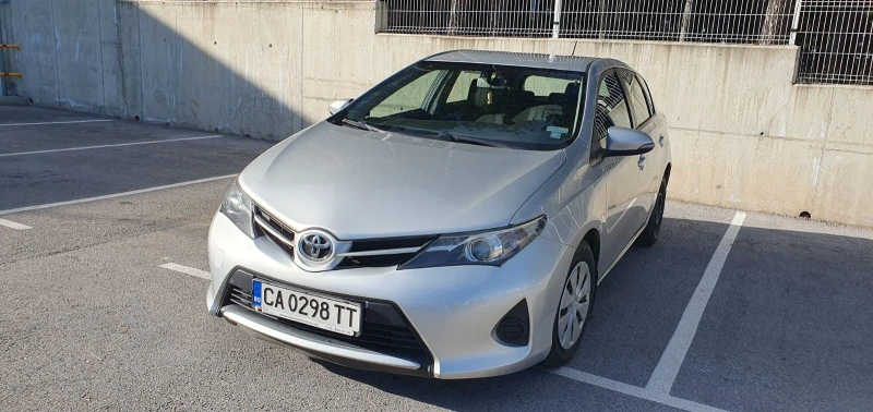 Toyota Auris, снимка 1 - Автомобили и джипове - 48394087