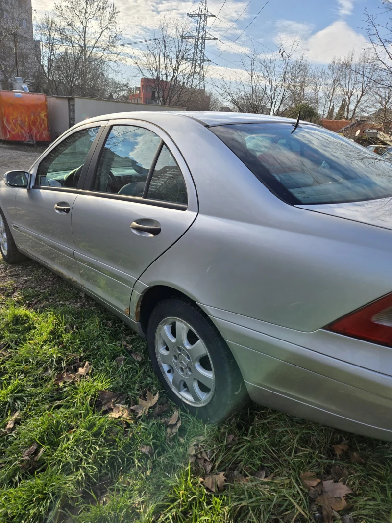 Mercedes-Benz C 220, снимка 4 - Автомобили и джипове - 48762842