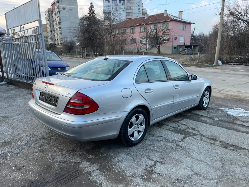 Mercedes-Benz E 270 2.7 CDi, снимка 5 - Автомобили и джипове - 49264474