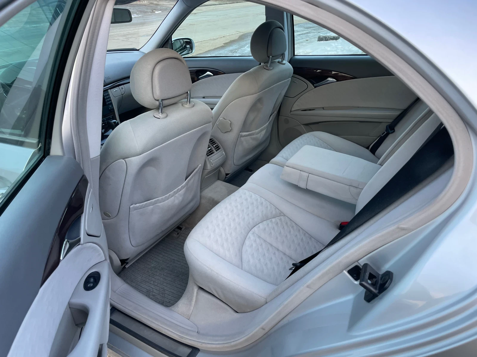 Mercedes-Benz E 270 2.7 CDi | Mobile.bg — изображение 13