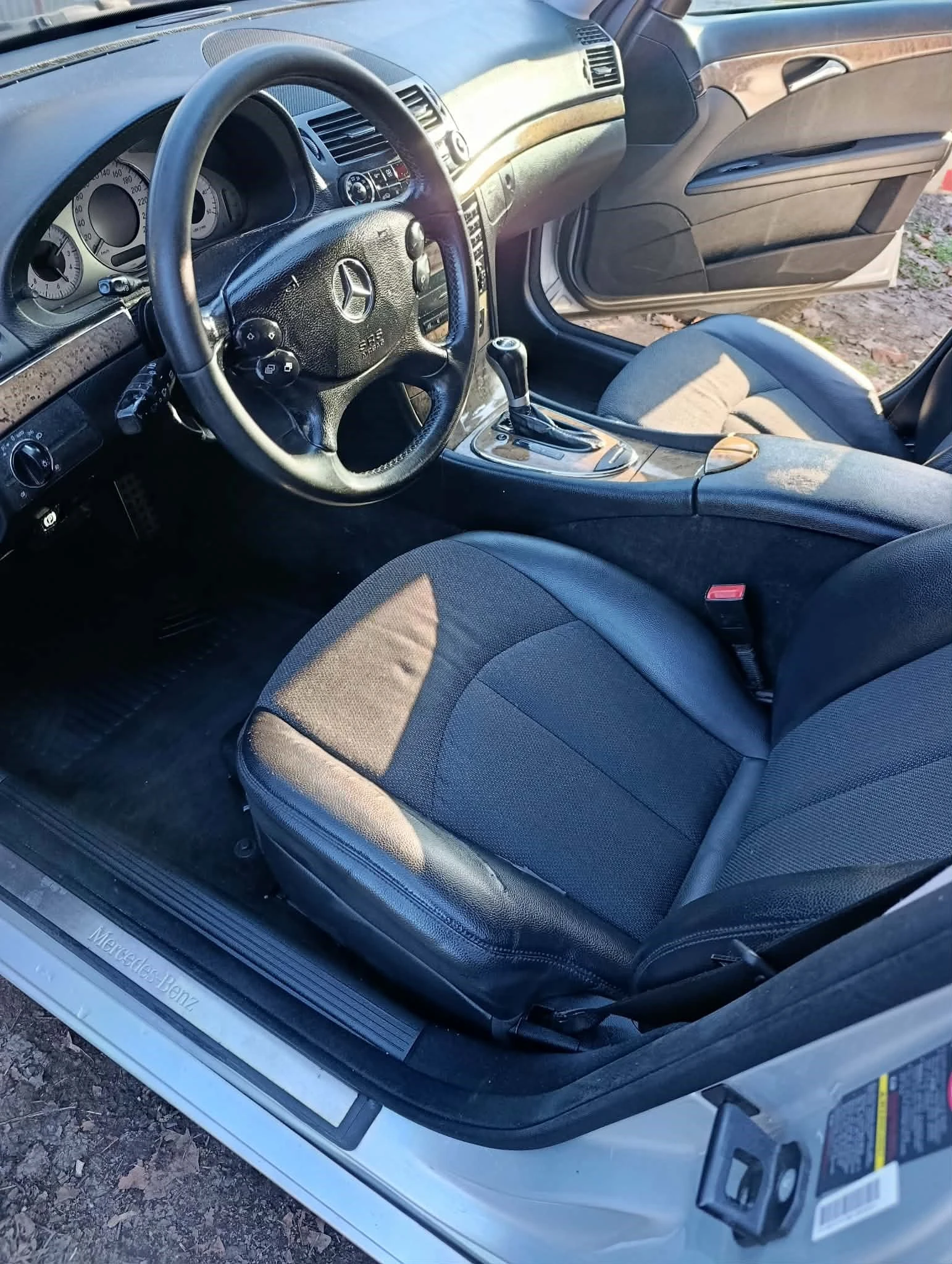 Mercedes-Benz E 220 avantgarde EVO, снимка 10 - Автомобили и джипове - 53953105