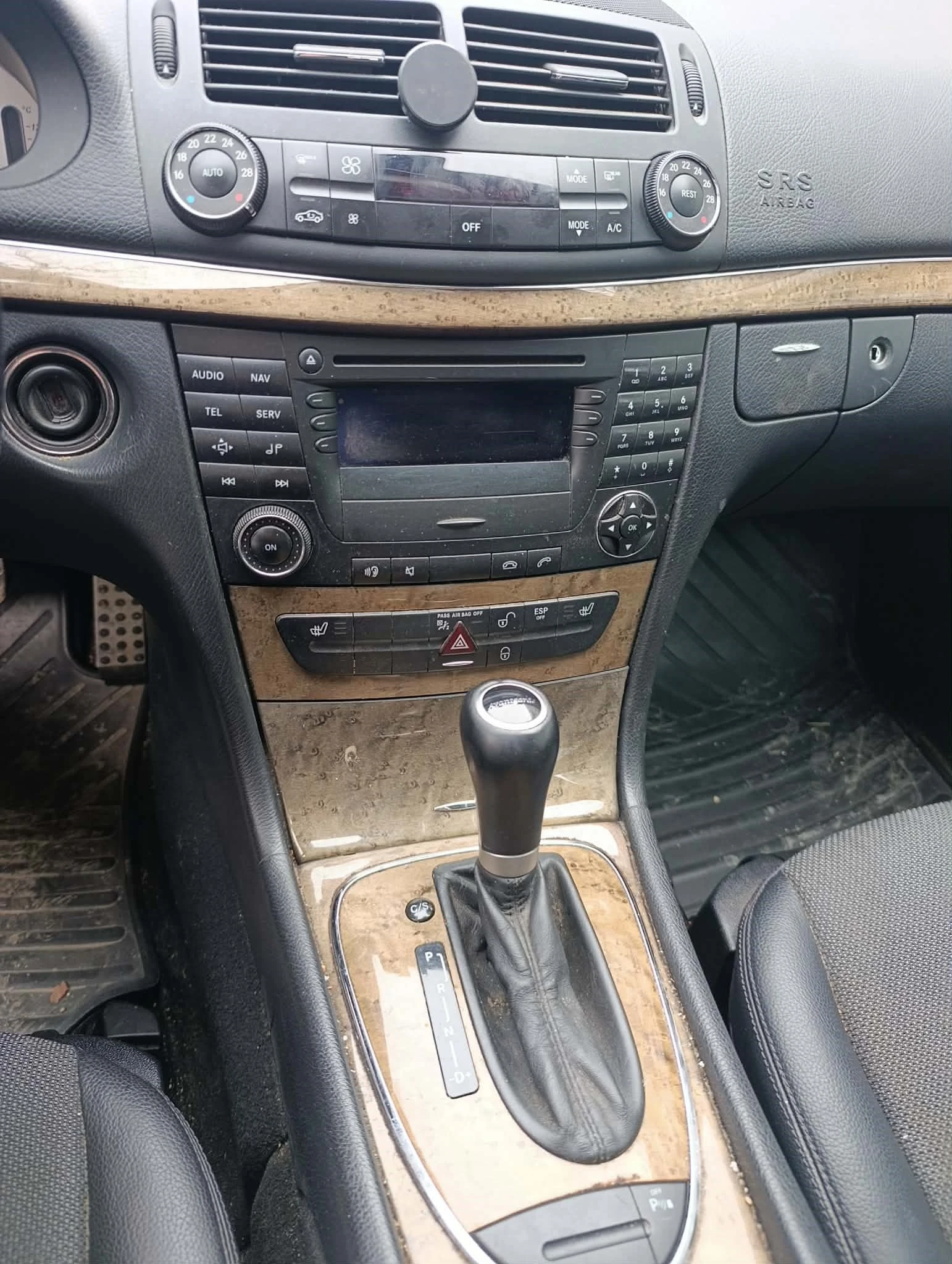 Mercedes-Benz E 220 avantgarde, снимка 7 - Автомобили и джипове - 53731528