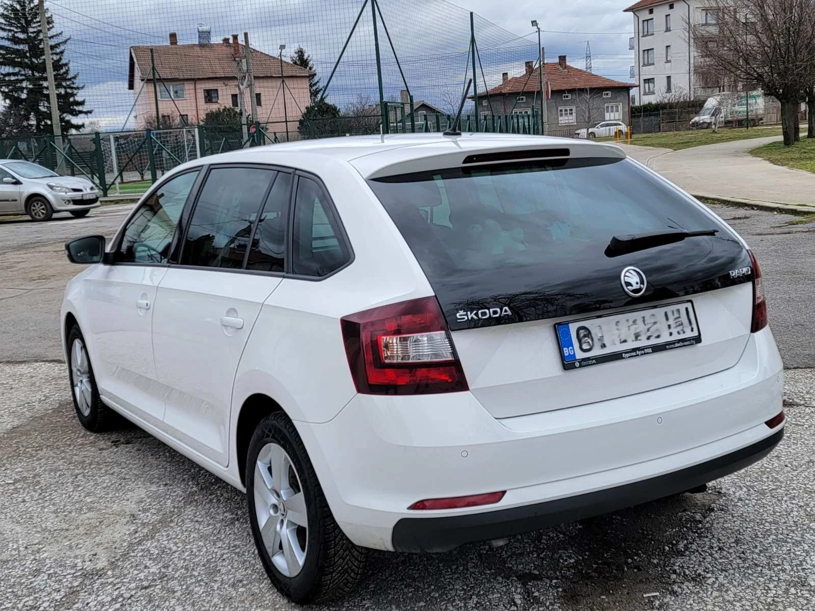 Skoda Rapid спейсбек - edition, снимка 4 - Автомобили и джипове - 53733046