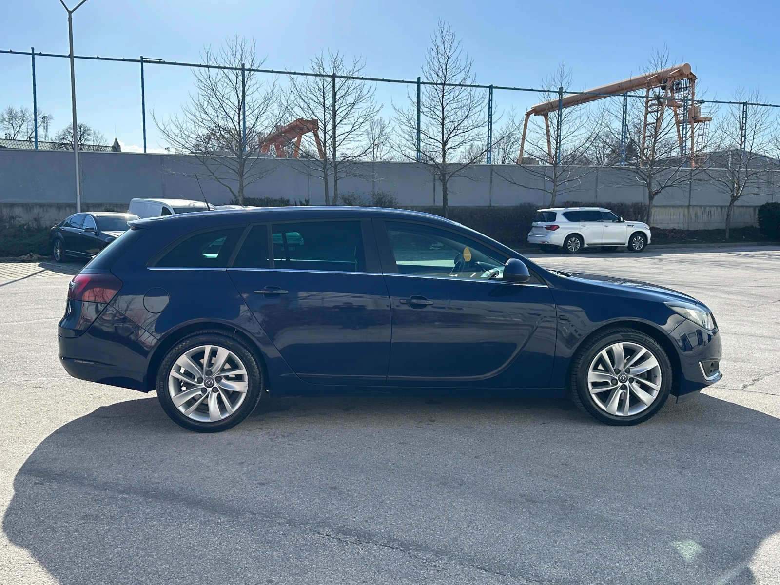 Opel Insignia Sports Tourer SW, снимка 5 - Автомобили и джипове - 53875026
