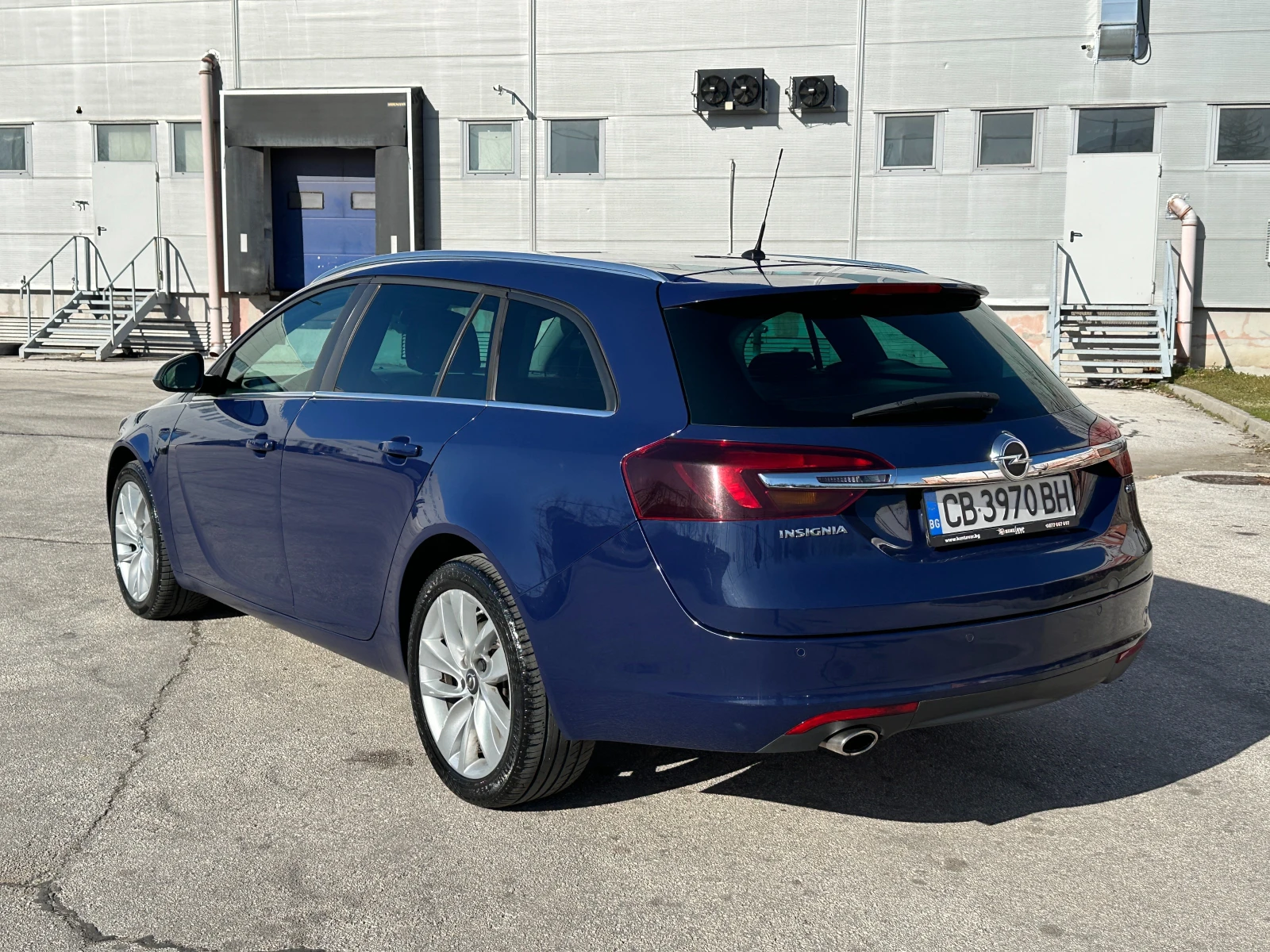 Opel Insignia Sports Tourer SW, снимка 3 - Автомобили и джипове - 53875026