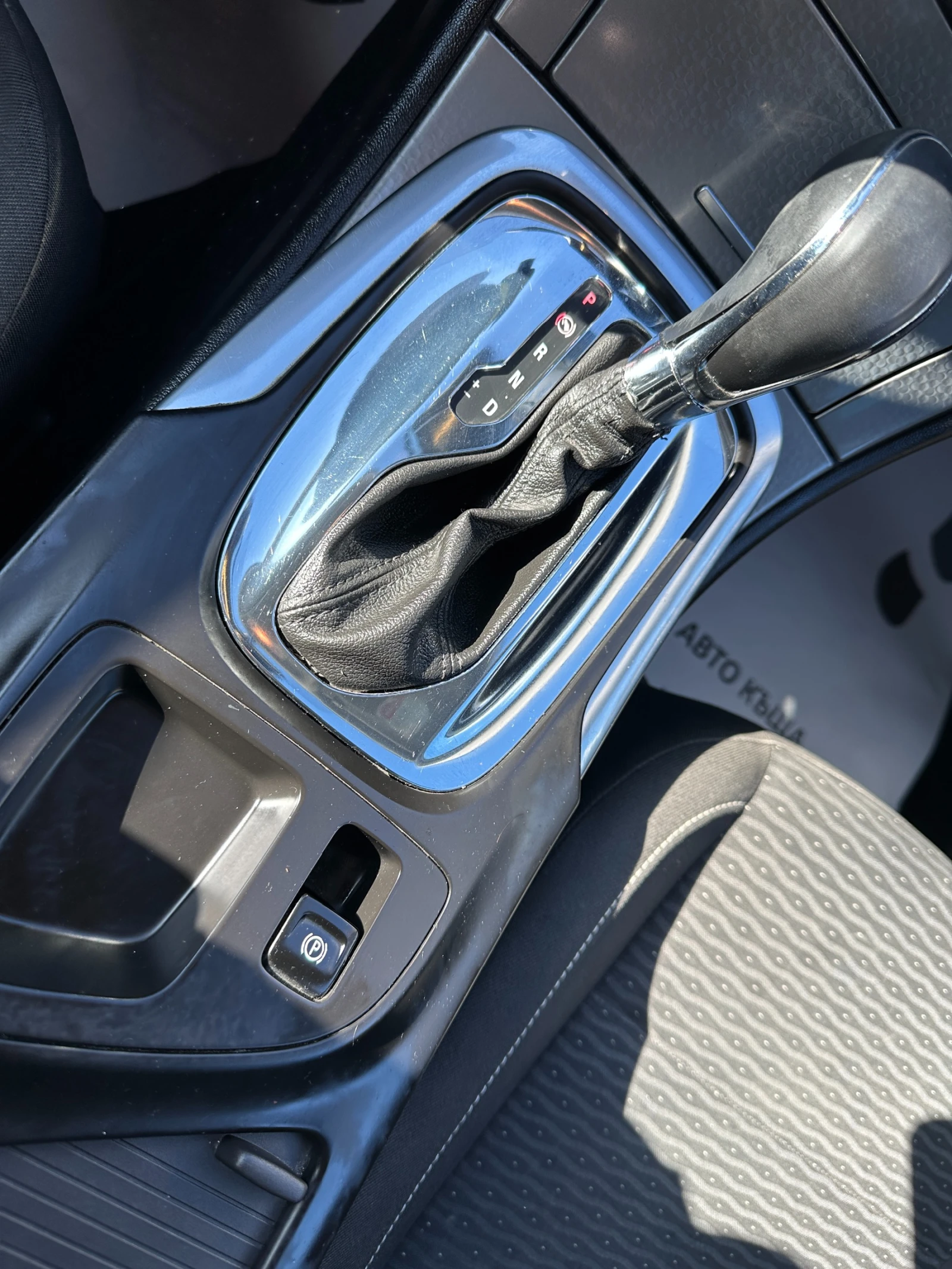 Opel Insignia Sports Tourer SW, снимка 11 - Автомобили и джипове - 53875026