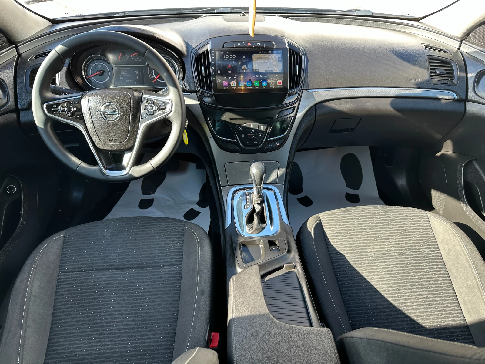 Opel Insignia Sports Tourer SW, снимка 10 - Автомобили и джипове - 53875026