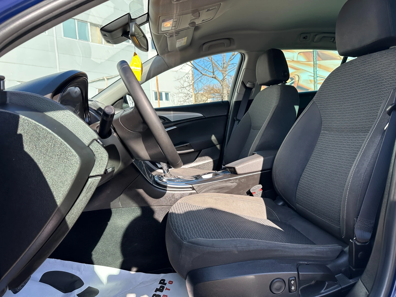 Opel Insignia Sports Tourer SW, снимка 8 - Автомобили и джипове - 53875026