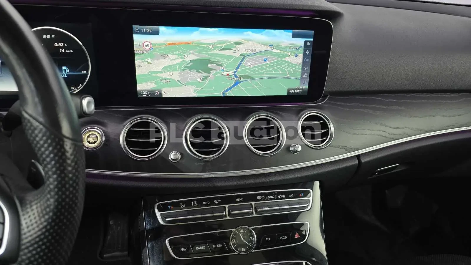 Mercedes-Benz E 300 2017* DIGITAL* HEAD-UP* AMBIENT* 9G* PANO* КРАЙНА , снимка 10 - Автомобили и джипове - 53960056