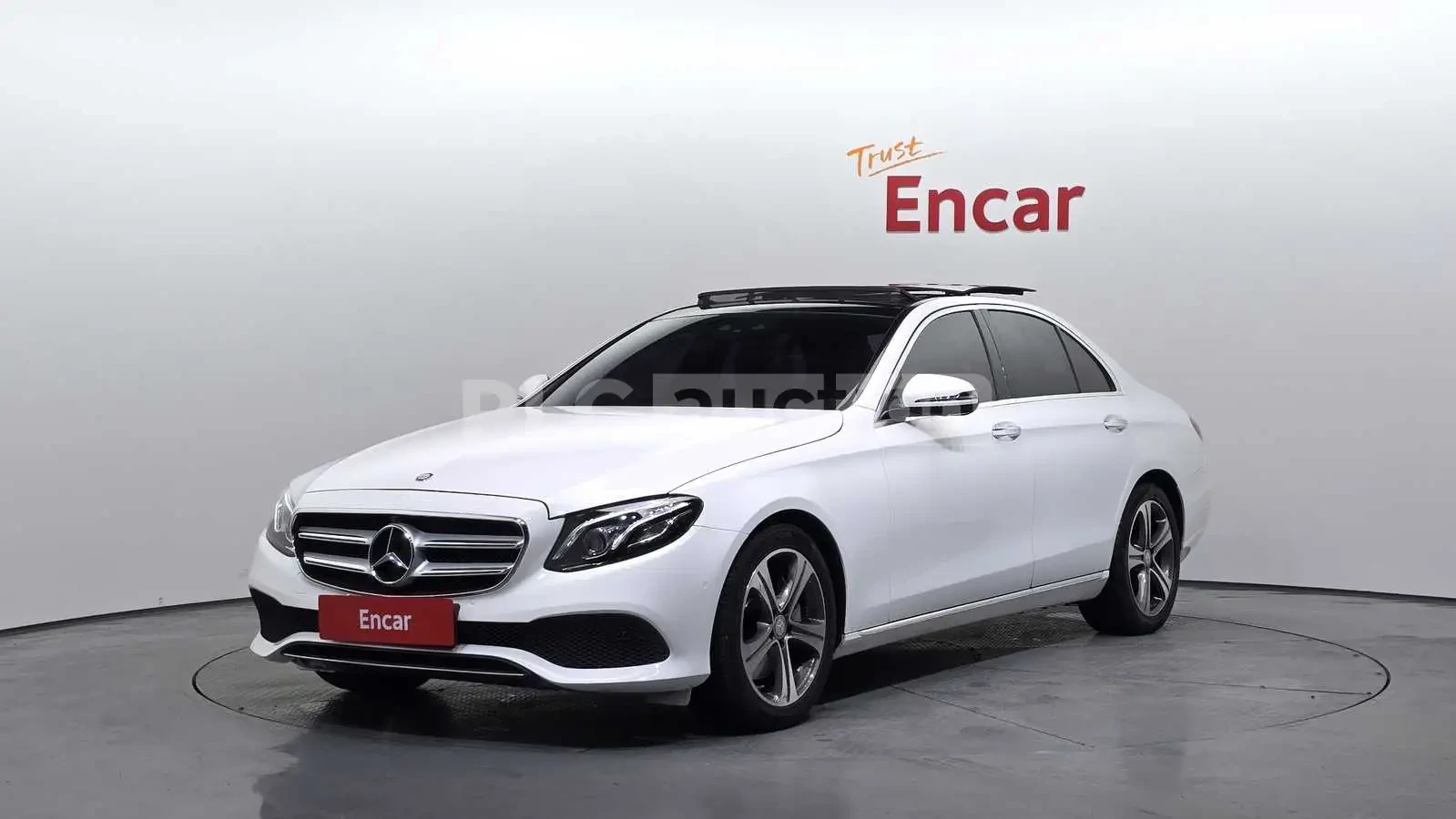 Mercedes-Benz E 300 2017* DIGITAL* HEAD-UP* AMBIENT* 9G* PANO* КРАЙНА 