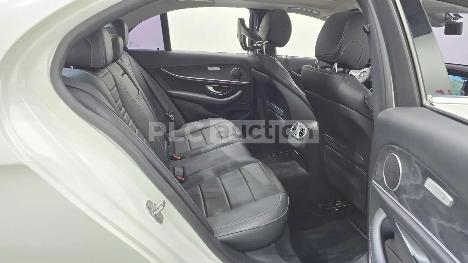 Mercedes-Benz E 300 2017* DIGITAL* HEAD-UP* AMBIENT* 9G* PANO* КРАЙНА , снимка 13 - Автомобили и джипове - 53960056