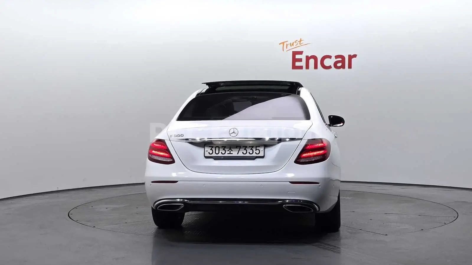 Mercedes-Benz E 300 2017* DIGITAL* HEAD-UP* AMBIENT* 9G* PANO* КРАЙНА , снимка 4 - Автомобили и джипове - 53960056