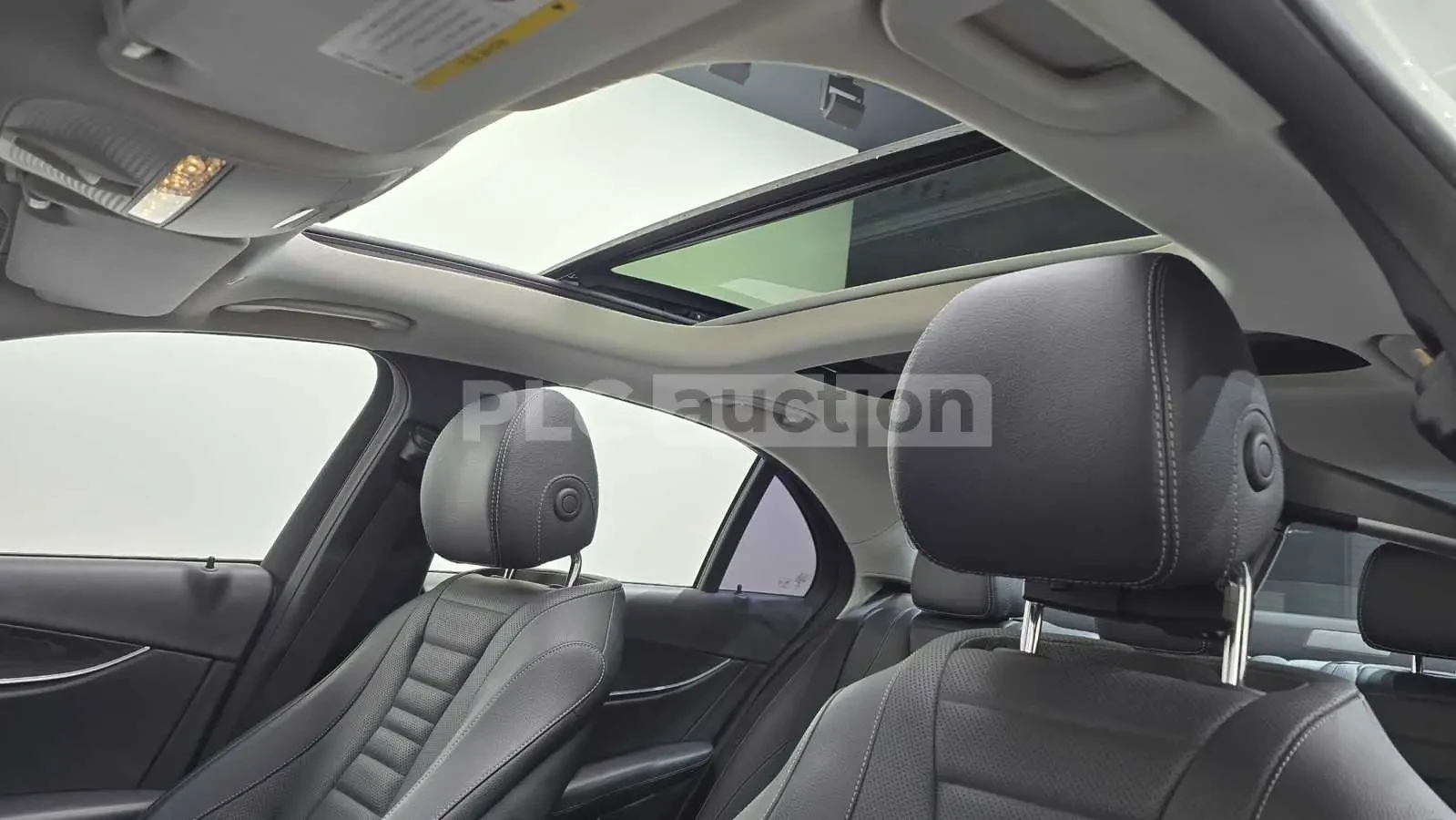 Mercedes-Benz E 300 2017* DIGITAL* HEAD-UP* AMBIENT* 9G* PANO* КРАЙНА , снимка 12 - Автомобили и джипове - 53960056