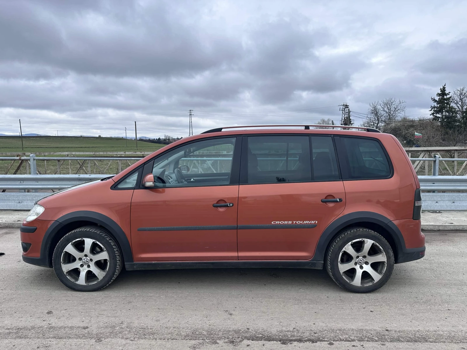 VW Touran 2.0tdi, снимка 2 - Автомобили и джипове - 54013659