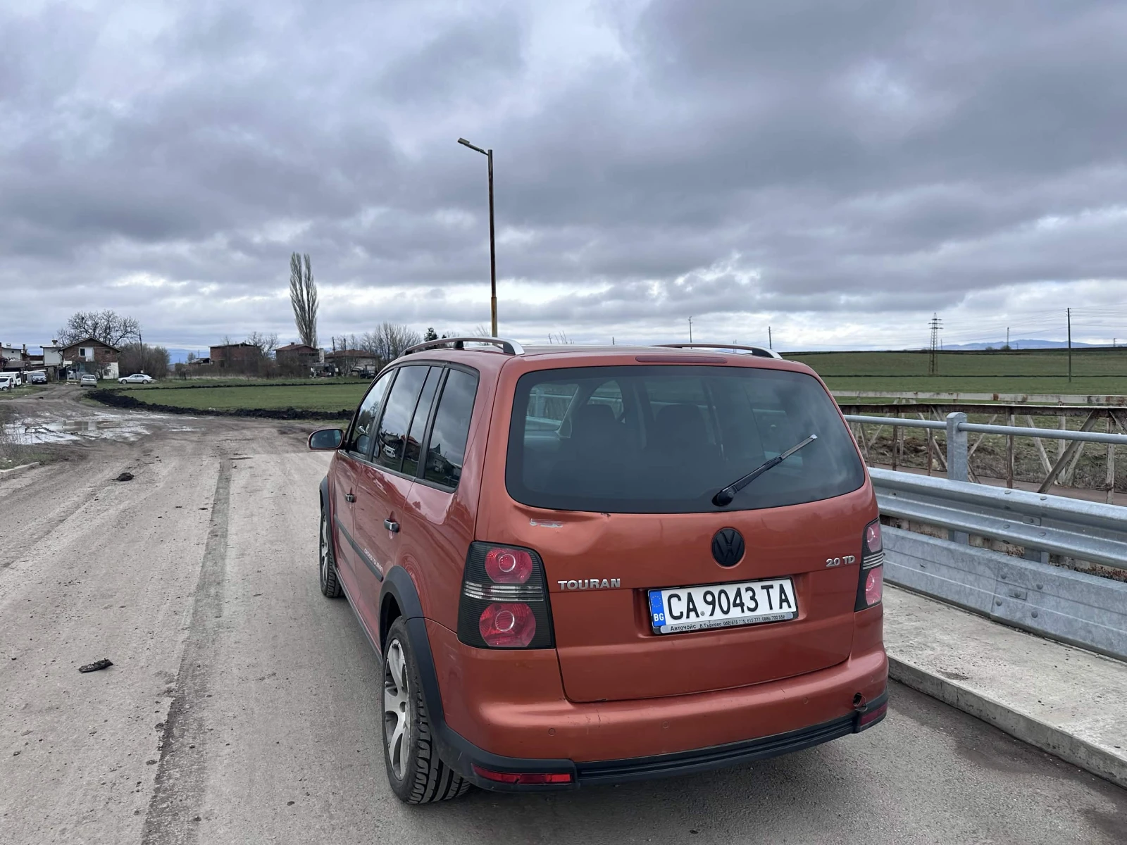 VW Touran 2.0tdi, снимка 3 - Автомобили и джипове - 54013659