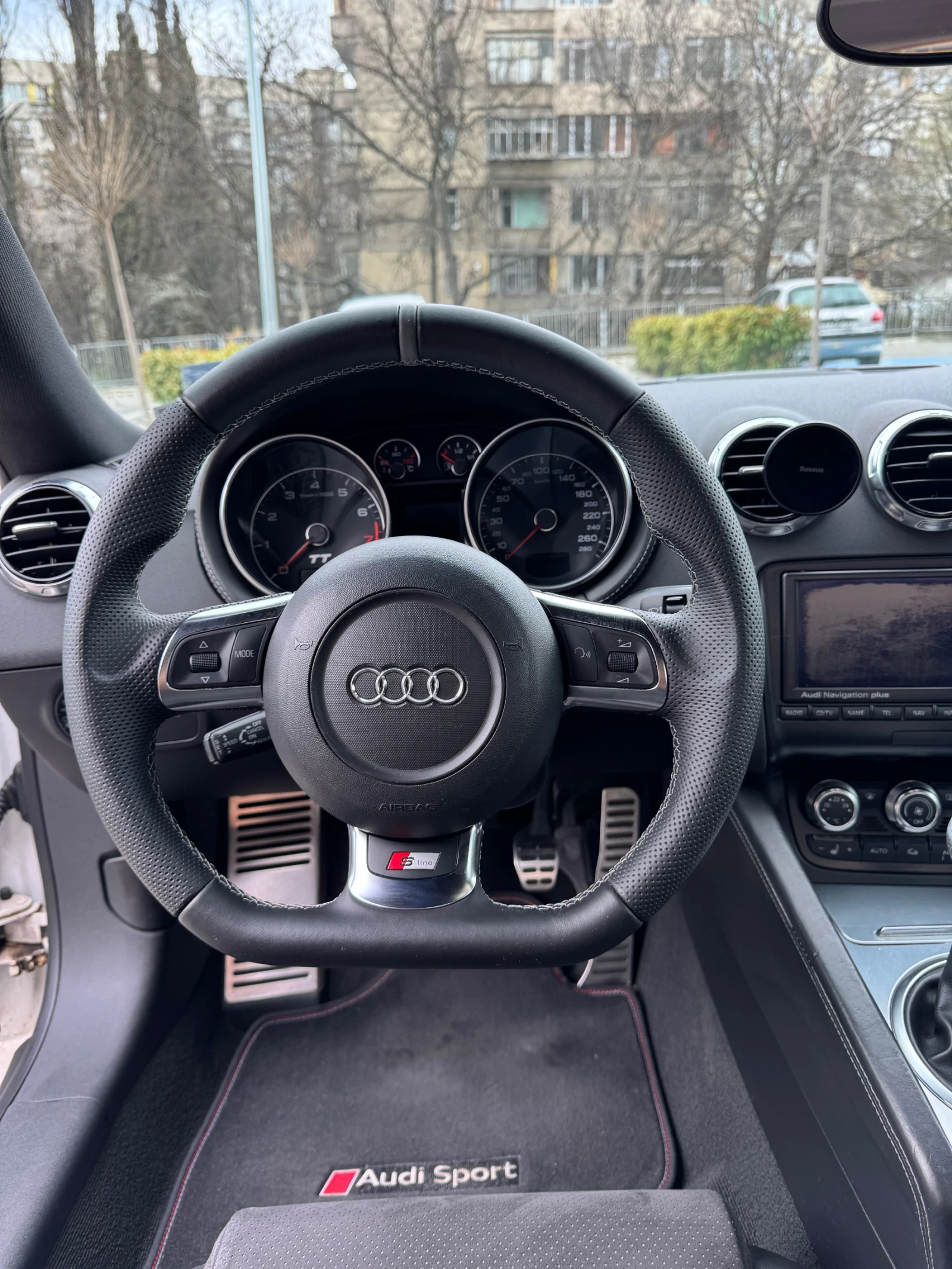 Audi Tt 2.0 tfsi, снимка 15 - Автомобили и джипове - 54738110