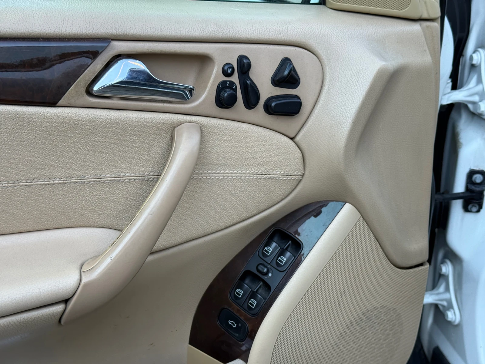 Mercedes-Benz C 320 ТОП СЪСТОЯНИЕ, снимка 7 - Автомобили и джипове - 55242993