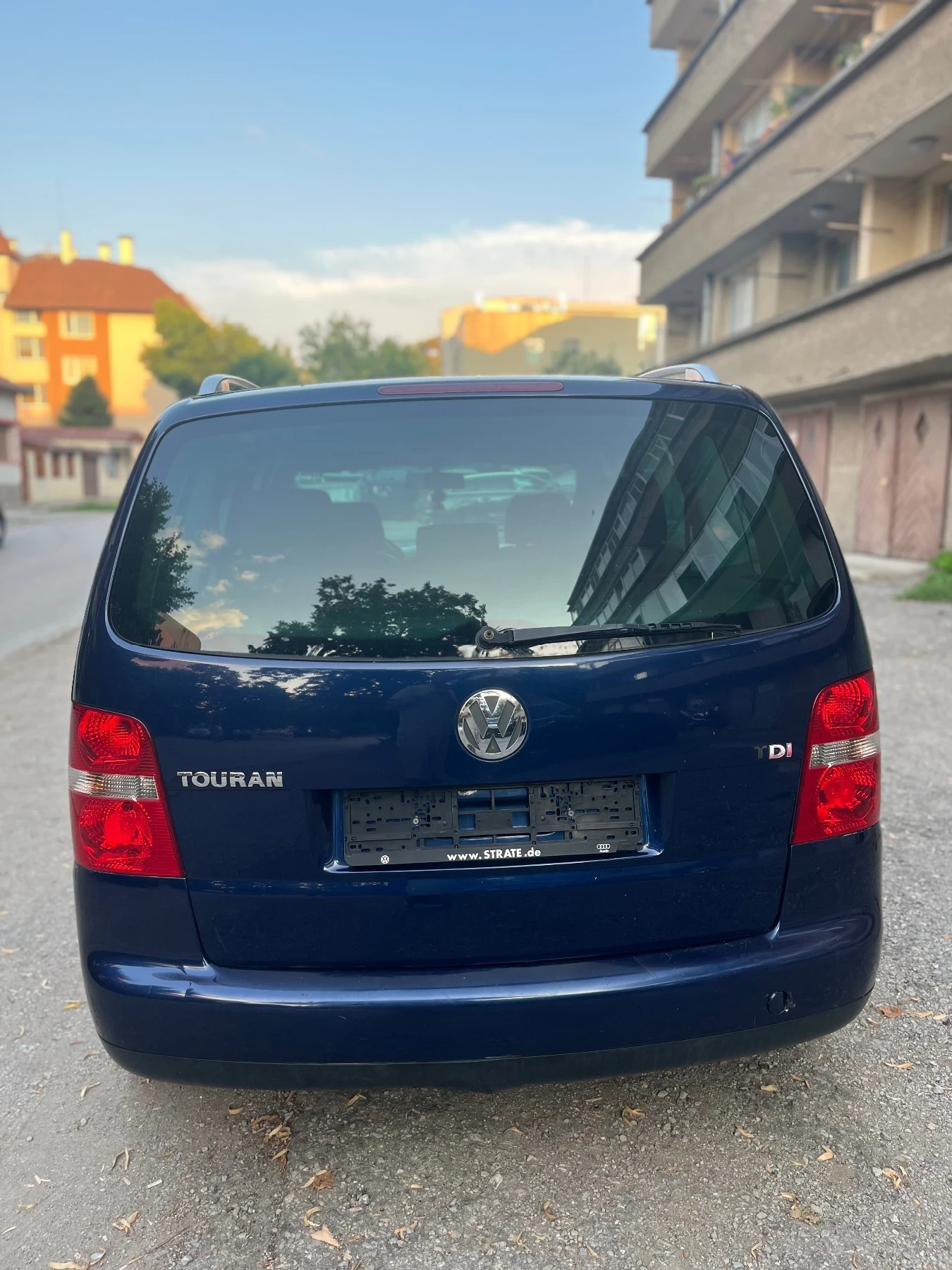 VW Touran 2.0 TdI AZV, снимка 4 - Автомобили и джипове - 55376673