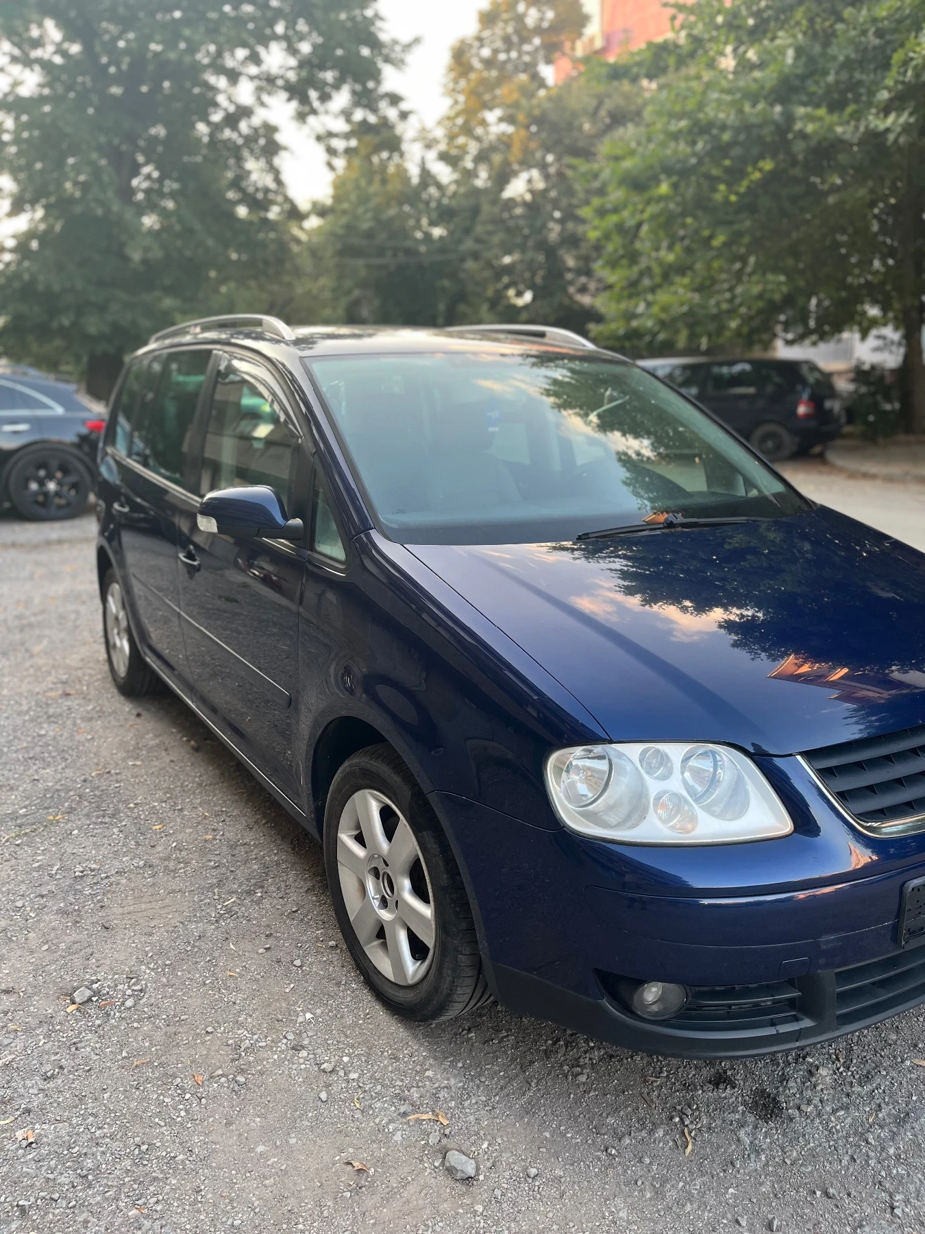 VW Touran 2.0 TdI AZV, снимка 7 - Автомобили и джипове - 55376673