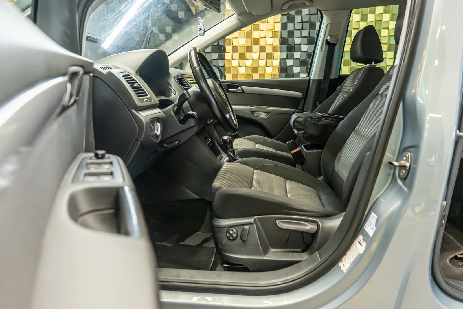 VW Sharan 2.0 TDI, снимка 10 - Автомобили и джипове - 55391033