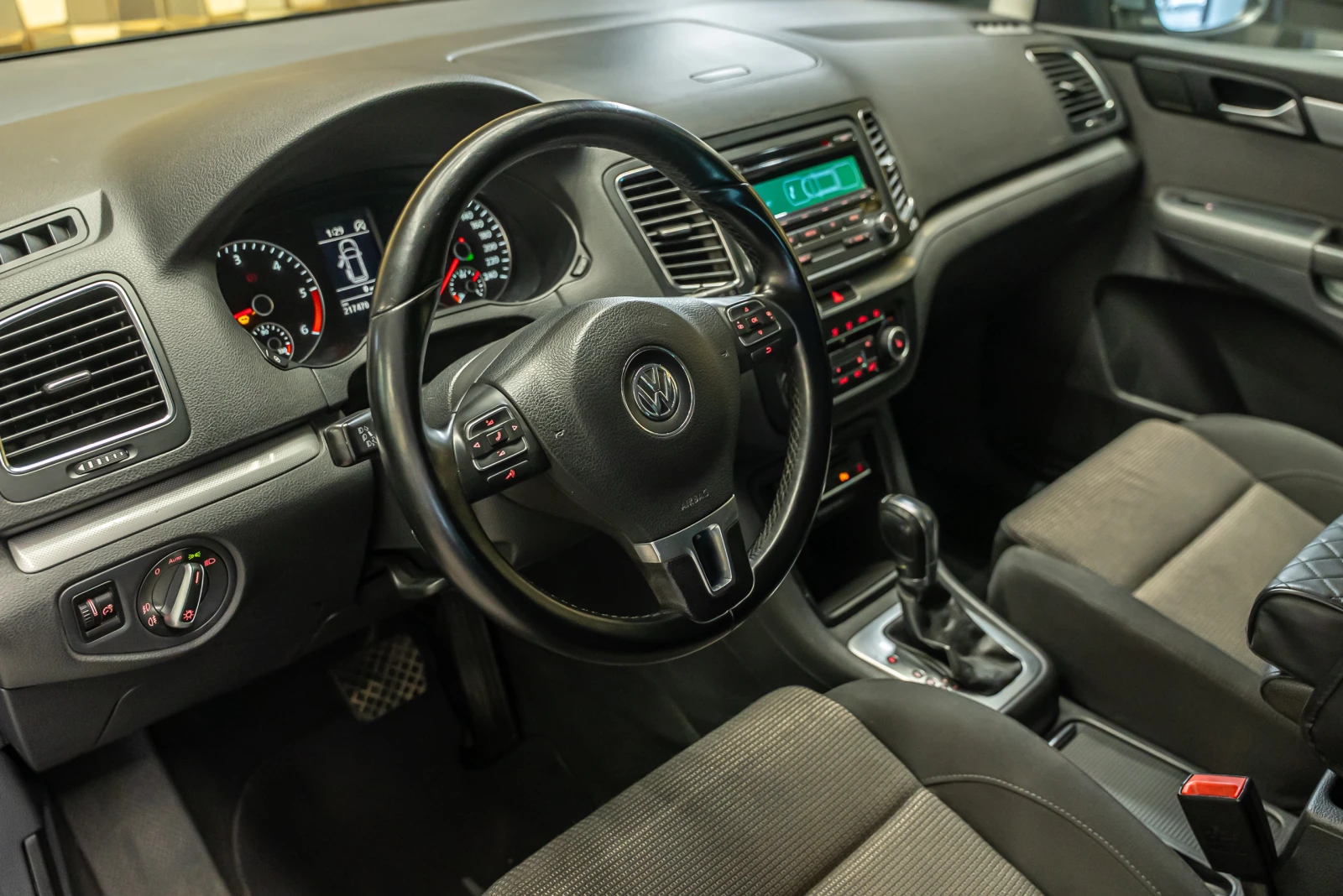 VW Sharan 2.0 TDI, снимка 7 - Автомобили и джипове - 55391033