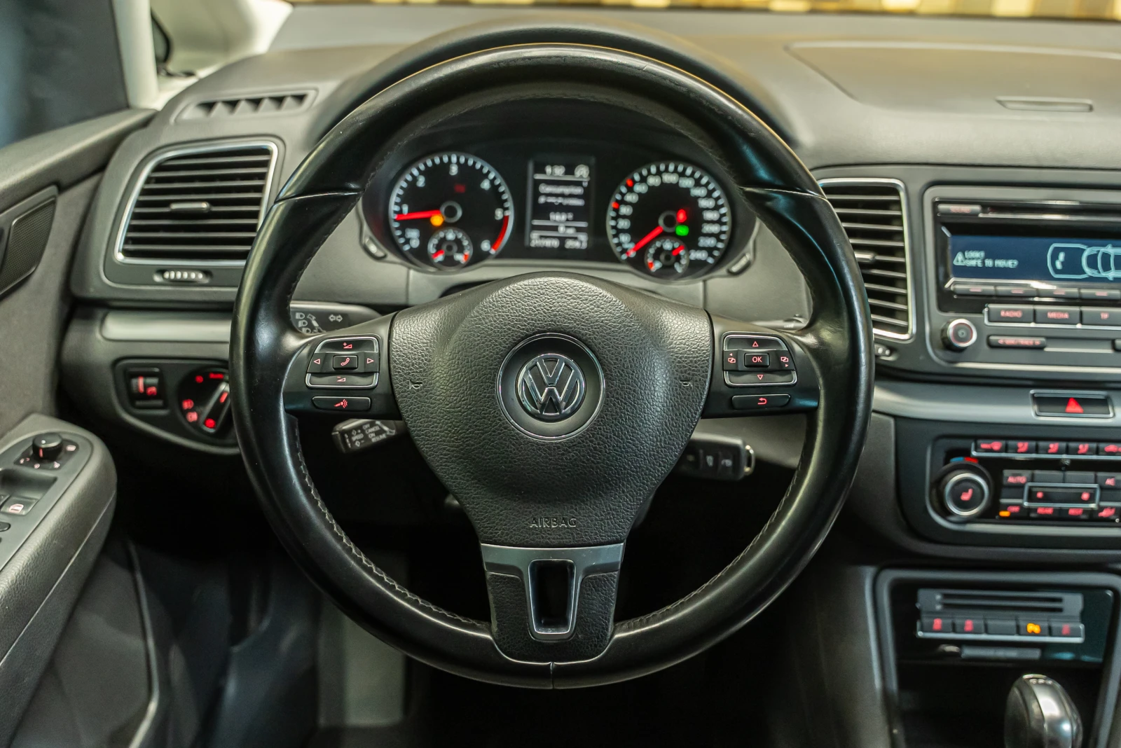 VW Sharan 2.0 TDI, снимка 12 - Автомобили и джипове - 55391033