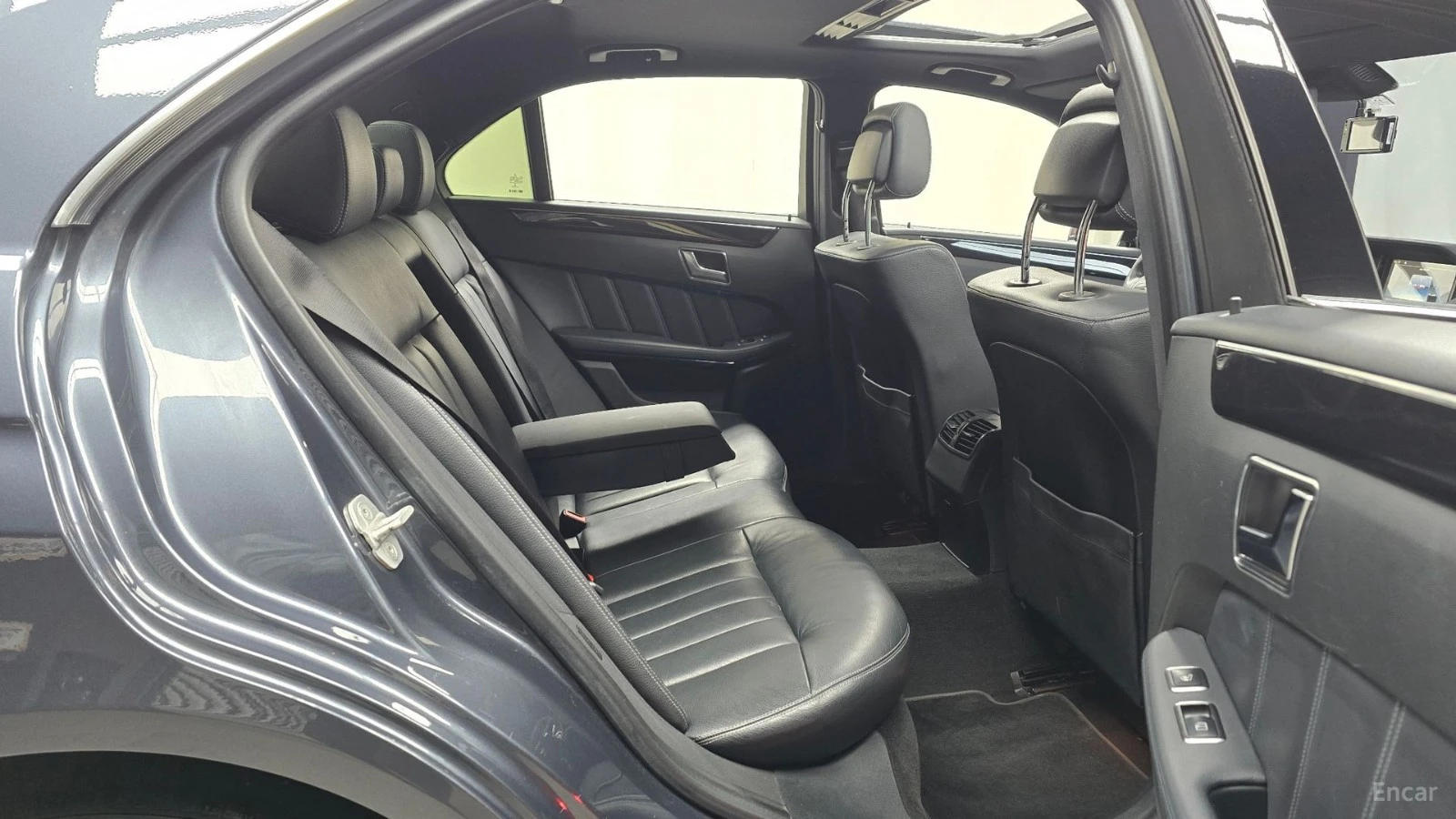 Mercedes-Benz E 220 BlueTEC Avangarde* КОЖА* ПОДГРЕВ* ПАНО* КАМЕРА, снимка 10 - Автомобили и джипове - 55604927