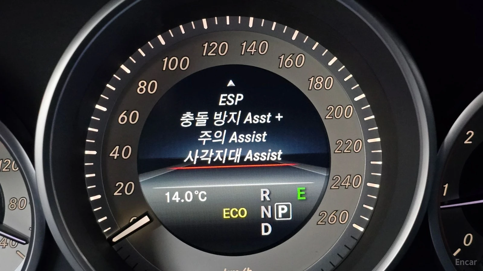 Mercedes-Benz E 220 BlueTEC Avangarde* КОЖА* ПОДГРЕВ* ПАНО* КАМЕРА, снимка 14 - Автомобили и джипове - 55604927