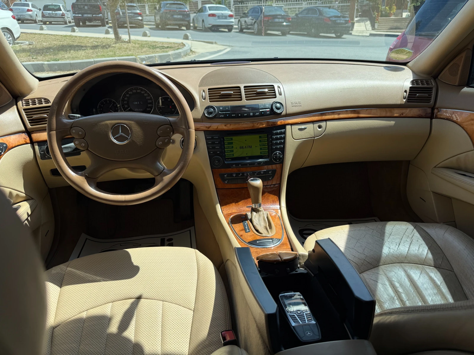 Mercedes-Benz E 320, снимка 9 - Автомобили и джипове - 55877048
