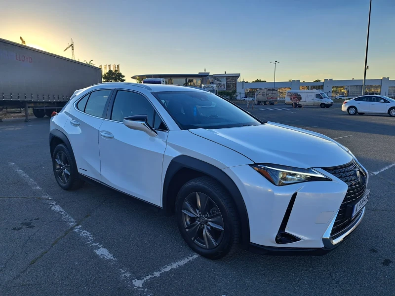 Lexus UX 250h, снимка 2 - Автомобили и джипове - 47501659