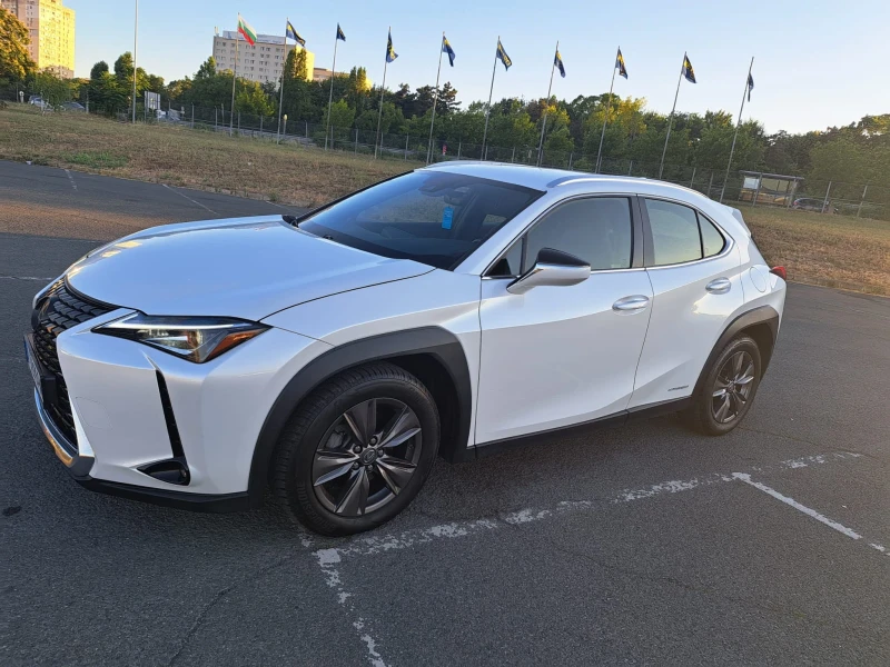 Lexus UX 250h, снимка 1 - Автомобили и джипове - 47501659